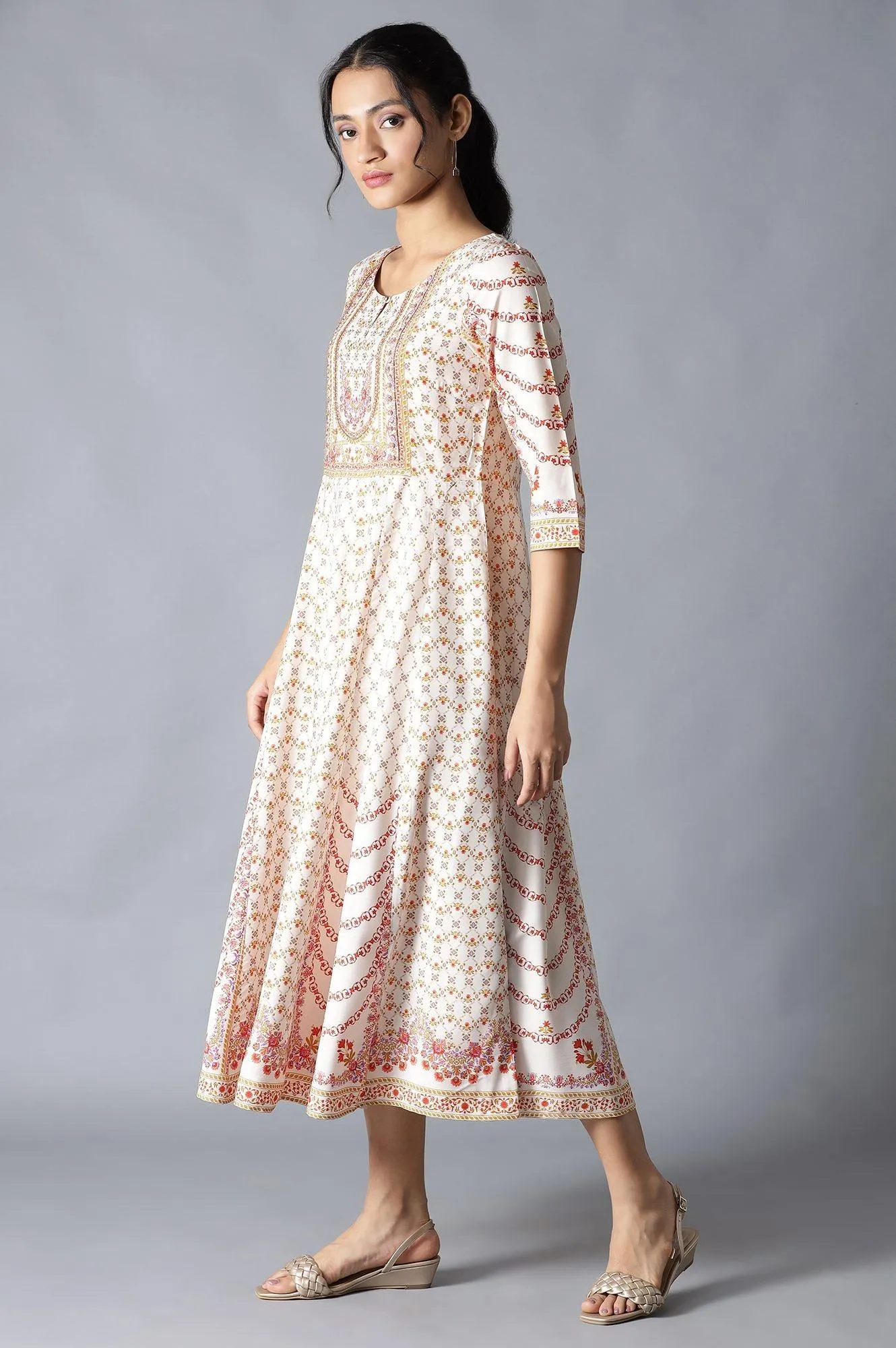 Ecru Embroidered Crepe kurta With Slim Pants And Cotton Dupatta