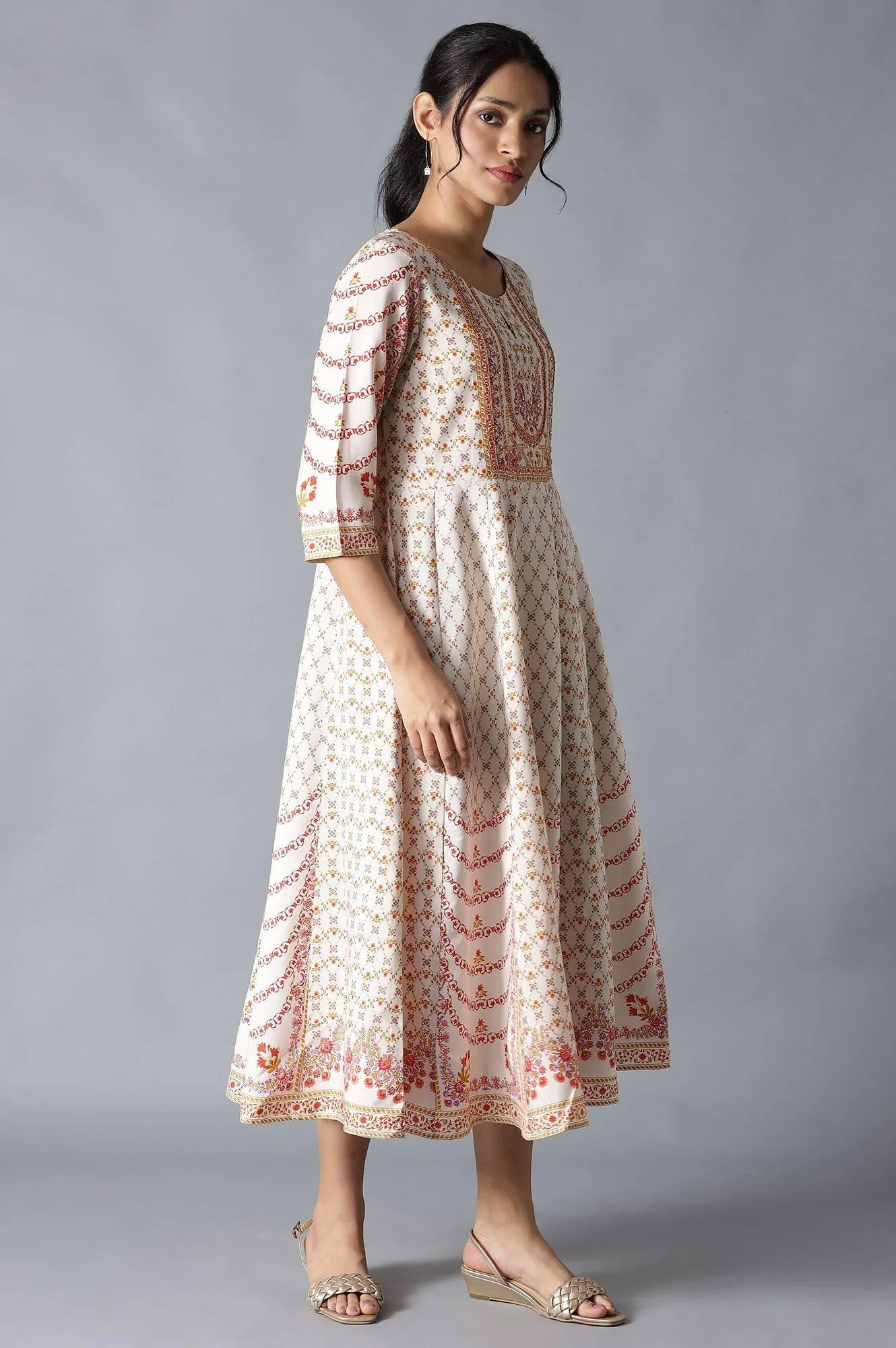 Ecru Embroidered Crepe kurta With Slim Pants And Cotton Dupatta