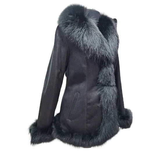 Elegant Black Coat with Plush Fur Trim