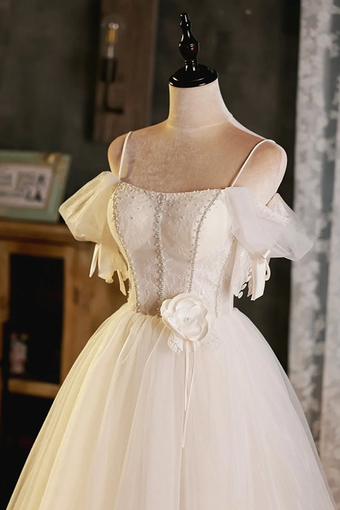 Lovely Spaghetti Strap Tulle Short Prom Dress, Light Champagne A-Line Evening Party Dress