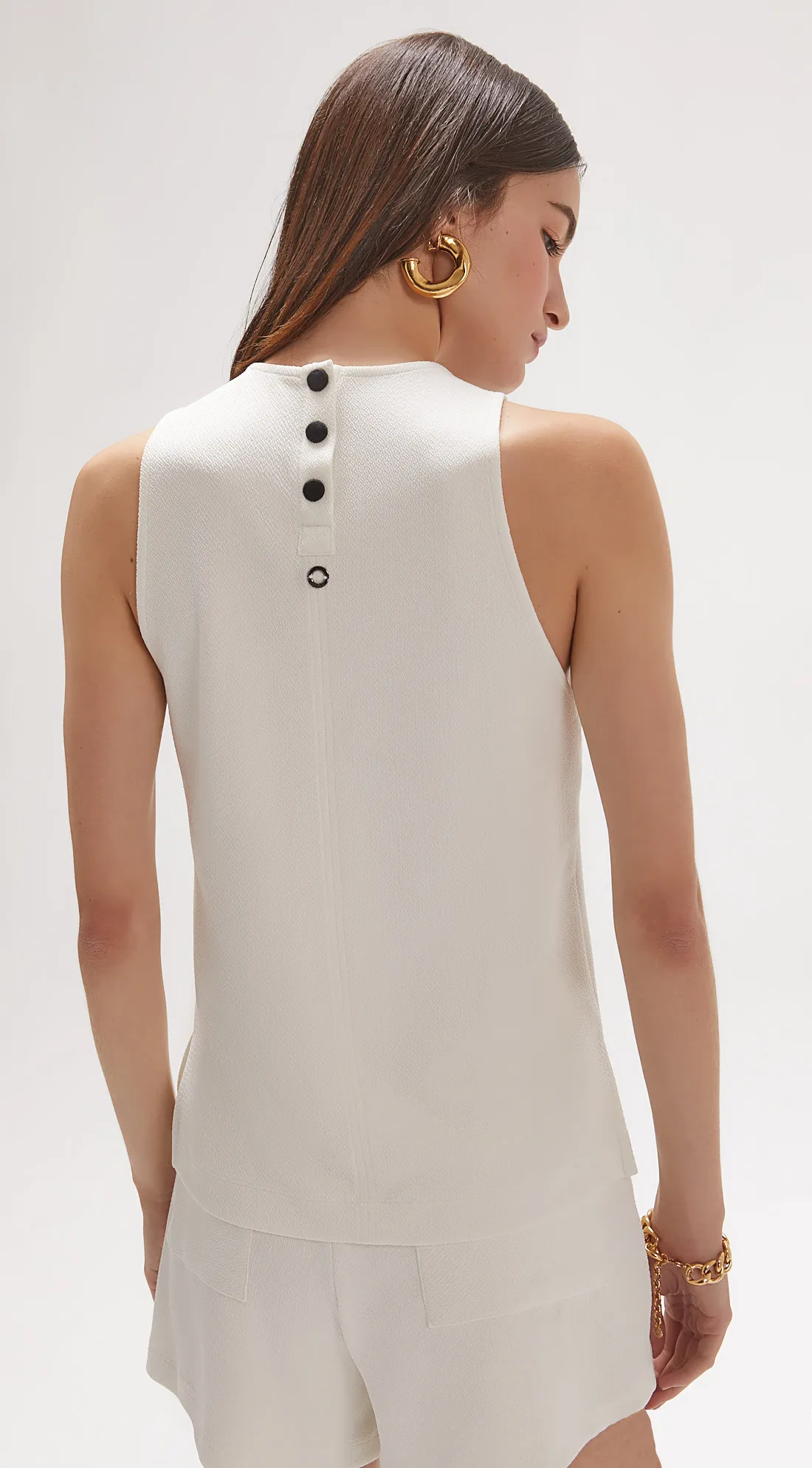 ROUND NECK SLEEVELESS TOP