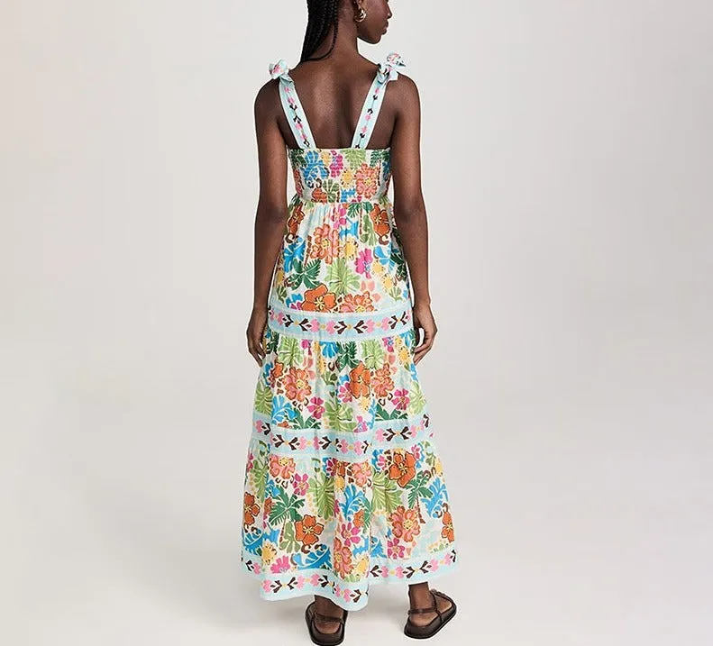 Sleeveless and collarless camisole dress