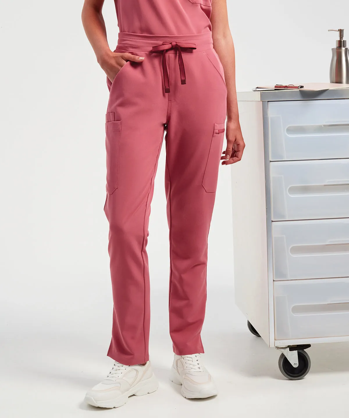 Womens Relentless Onna-stretch cargo pants | Black